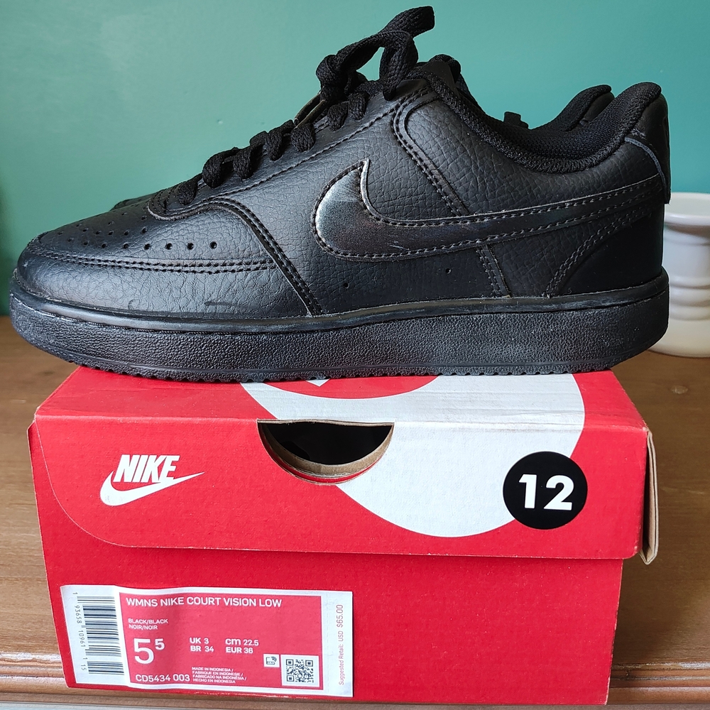 Nike Women's Court Vision Low